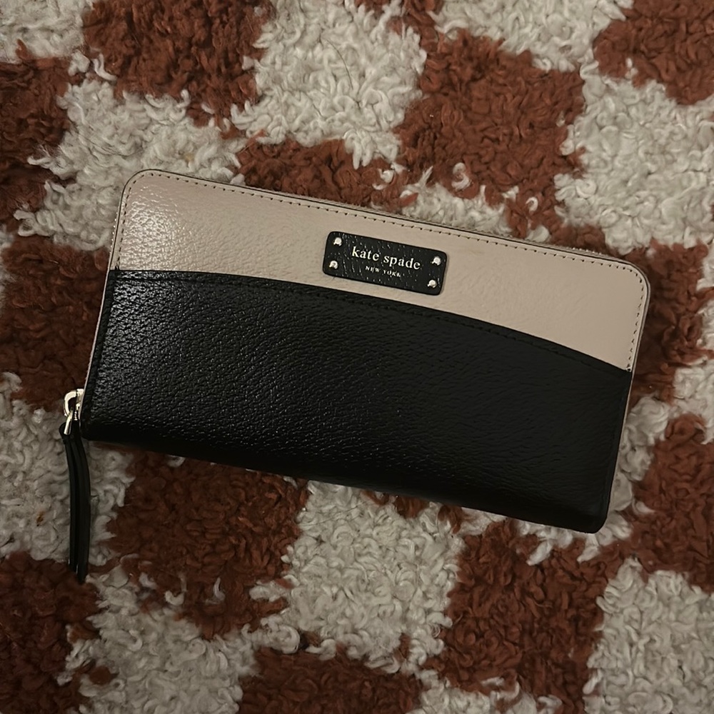 Kate Spade Wallet - Picture 4 of 4